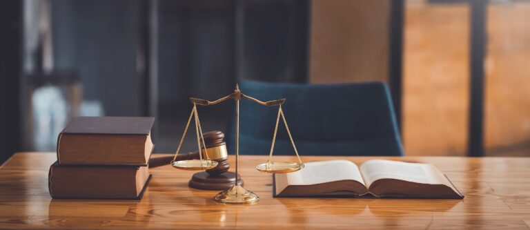 Gerichts-Livestreams: Wenn Transparenz zur Straftat wird Gerichts-Livestreams: Wenn Transparenz zur Straftat wird